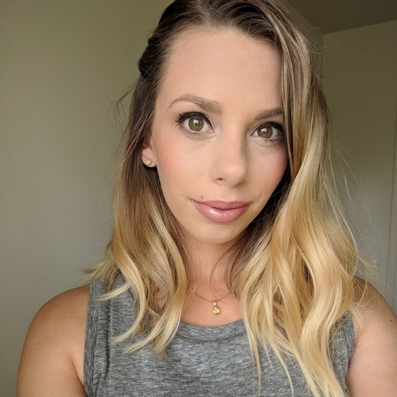 Meet your Posher, Danielle - Picture 2 of 2